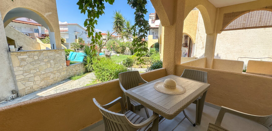 Дневна с кухня и балкон в мезонета