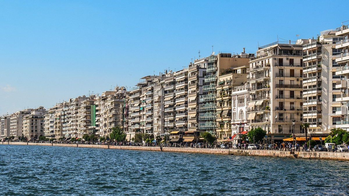 Πολυκατοικίες στο αστικό τοπίο της Θεσσαλονίκης